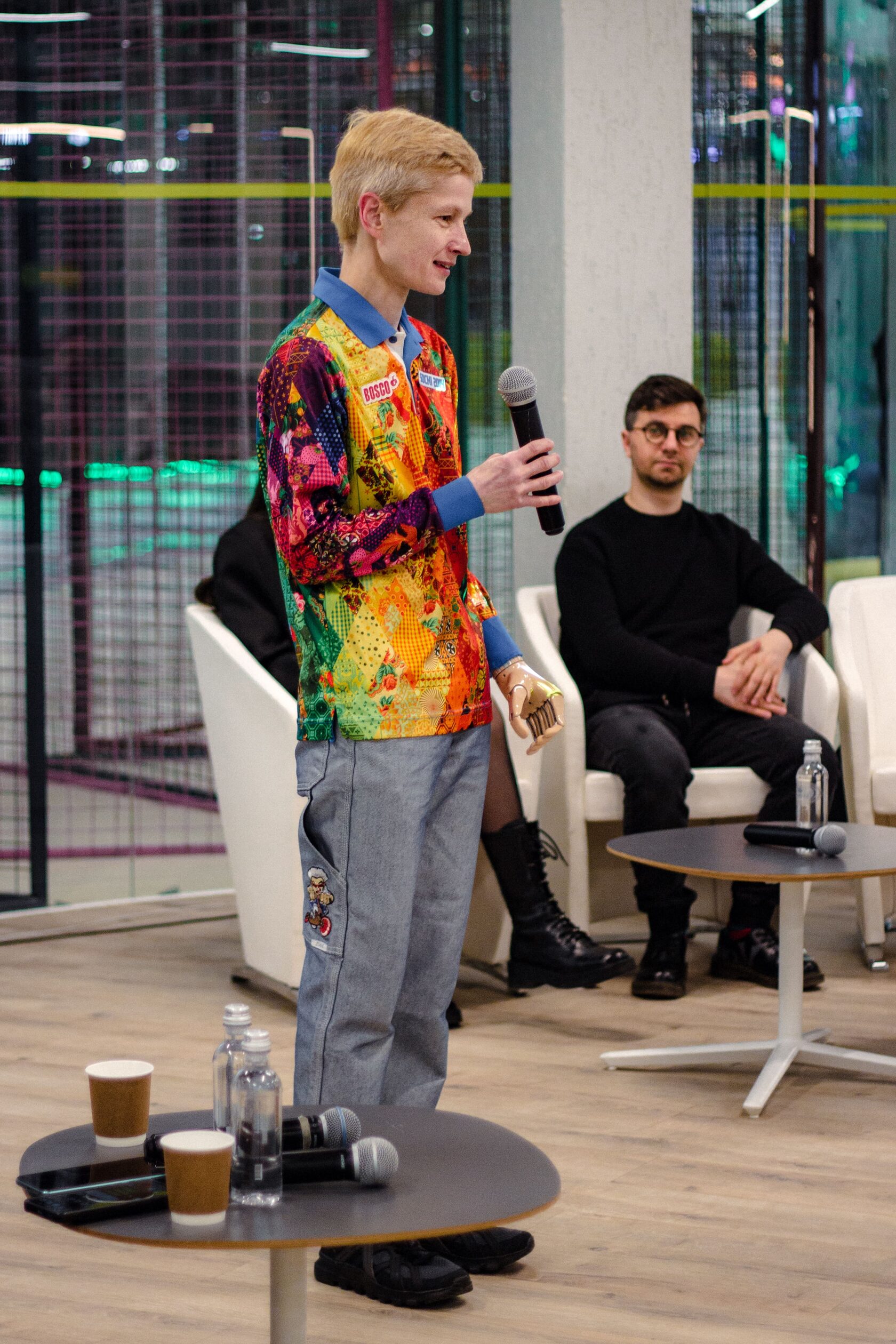 В Сколково у станции киборгов открылась благотворительная выставка картин «Моя кибервселенная»