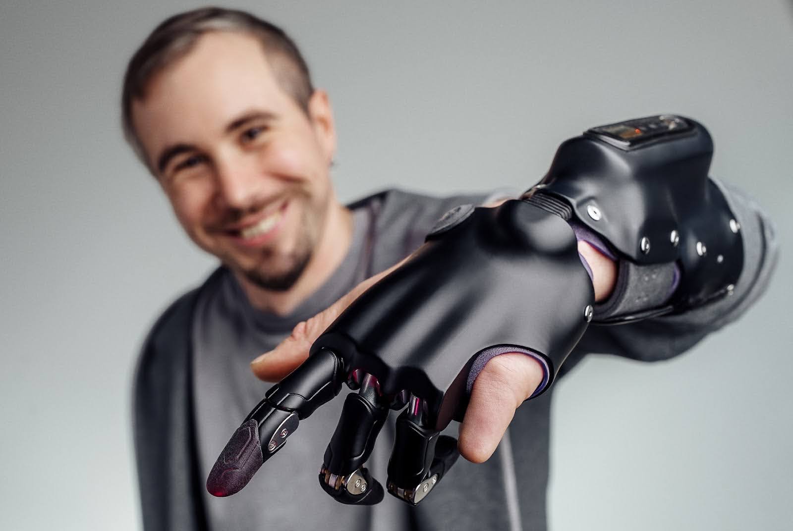 «Моторика» представила Omni Hand — первый в мире протез кисти с оптическими датчиками