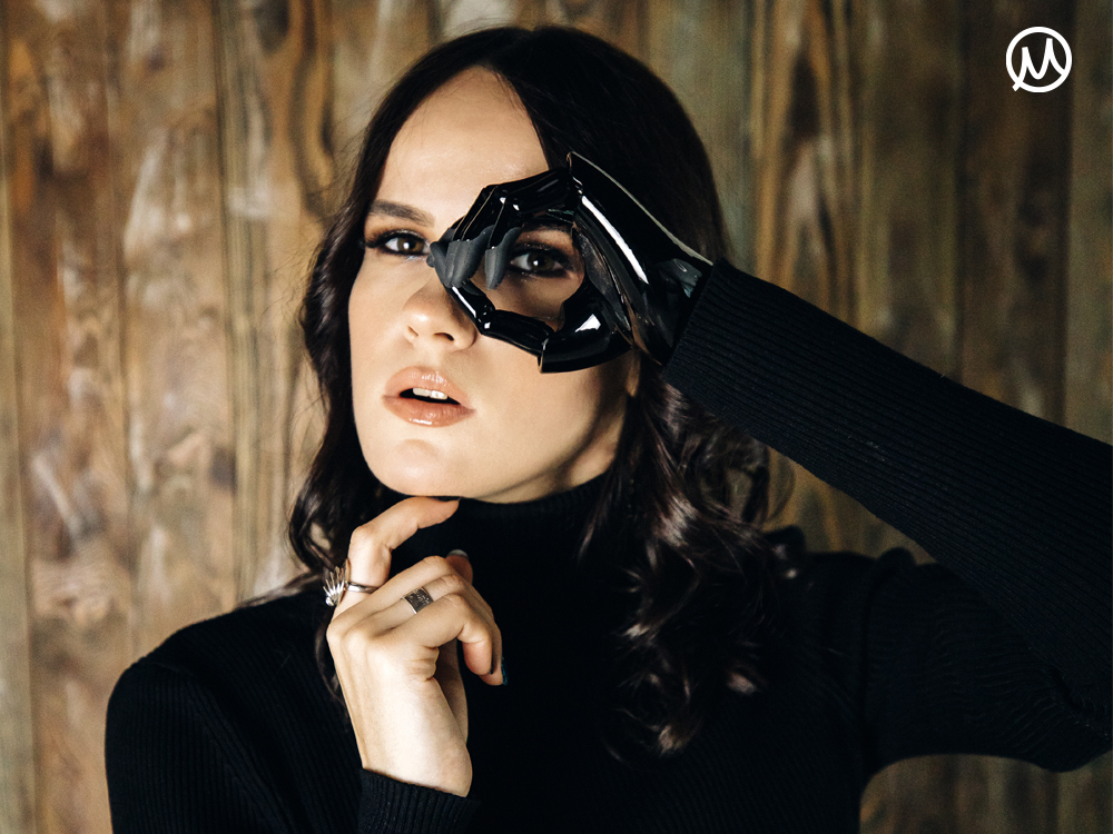 История позитивной кибер-леди Александры