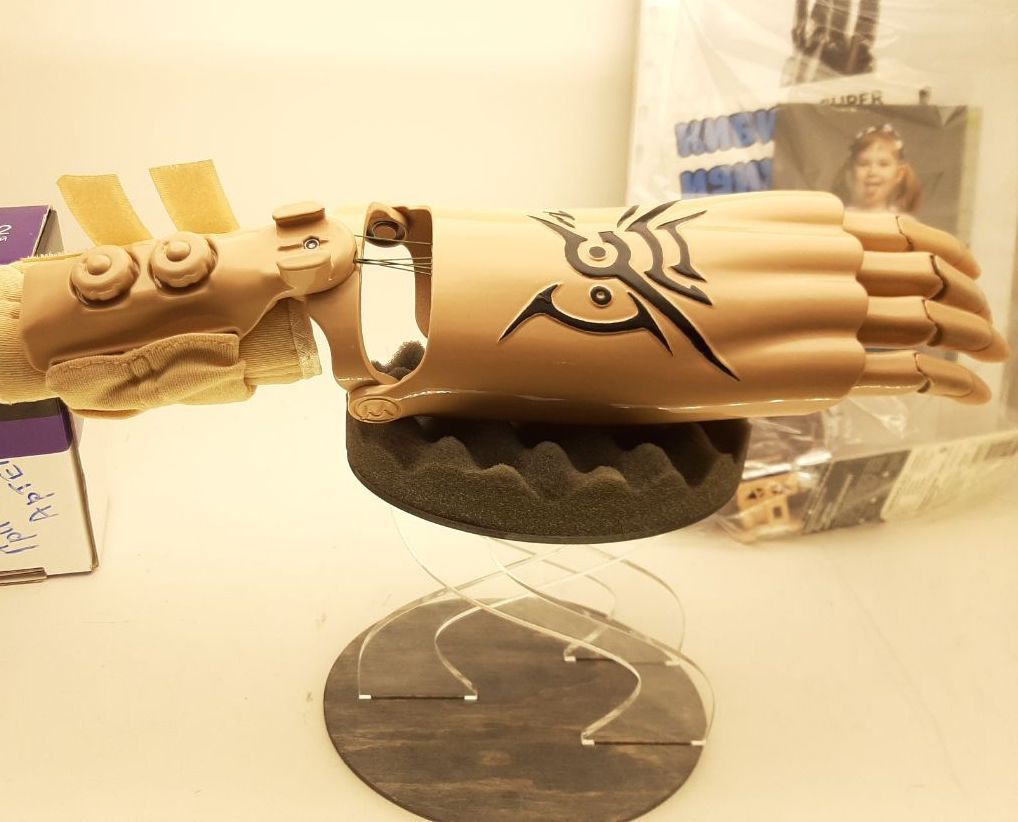 Мотивы игры Dishonored в дизайне протеза